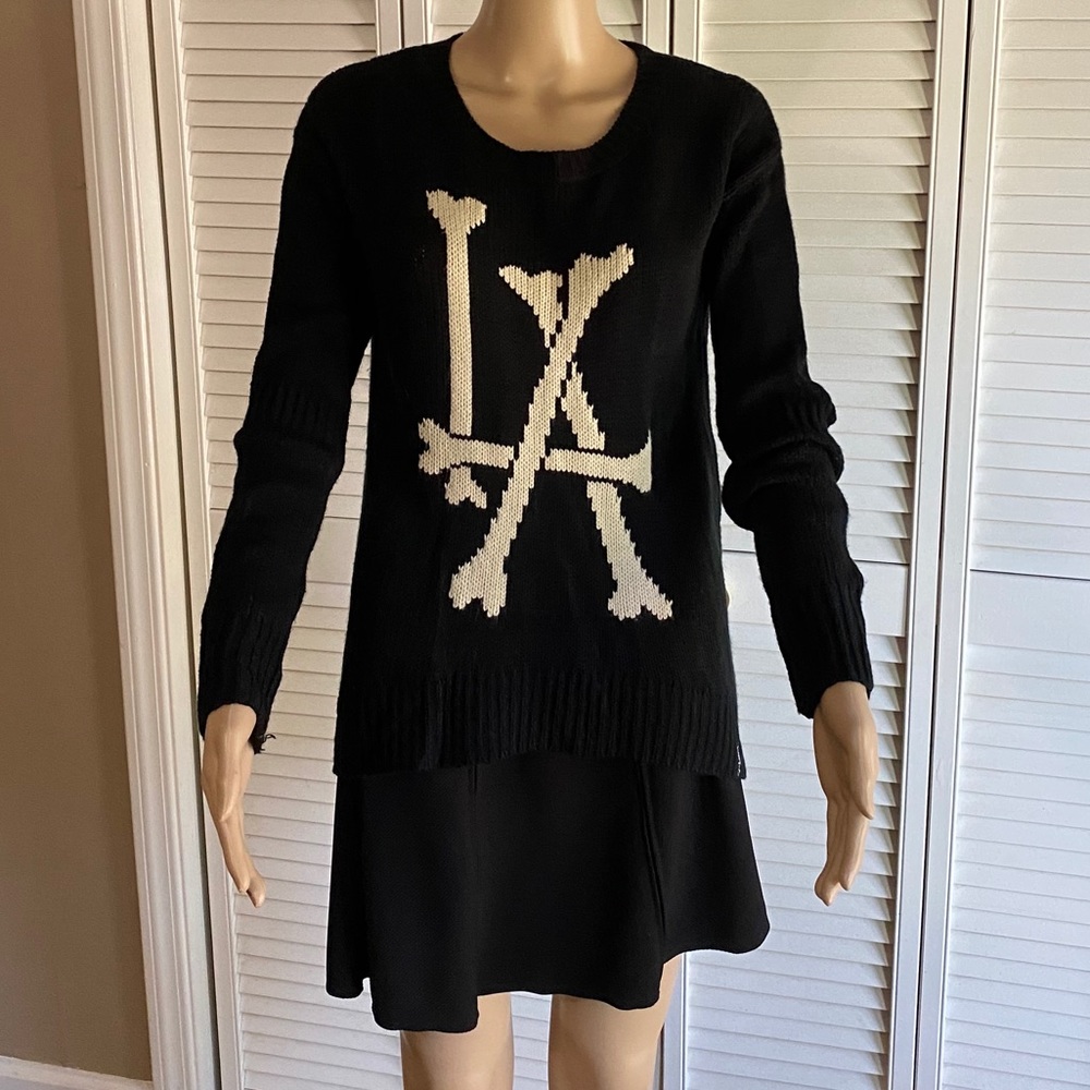 Lira Sweater Sz sm‎
